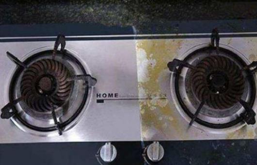 清洁清洗过后的燃气灶具对比